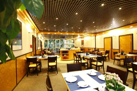 Stadthotel Engel Отели в г. Карлсбад