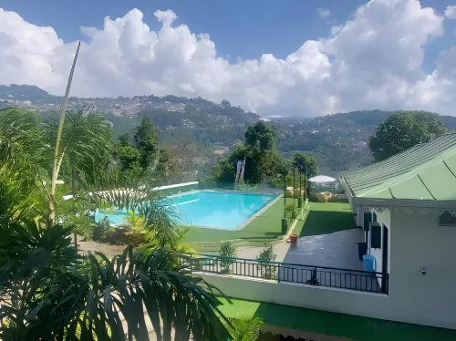 Treenz Hotel - piscina