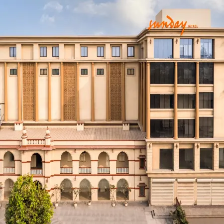 Sunday Hotel & Convention Centre by CheckIn, Vadodara Отели рядом с Аэропорт Вадодара
