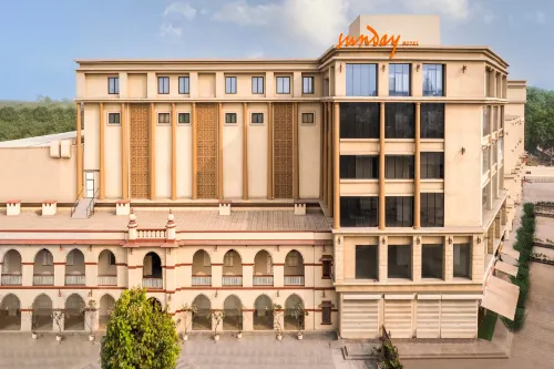 Sunday Hotel & Convention Centre by CheckIn, Vadodara