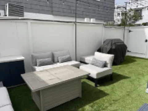 Charming beach home,remodeled,steps to the beach 2 blks downtown Manhattan beach