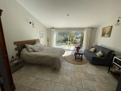 À 30 mn des Gorges du Verdon Gîte au Calme Entouré Doliviers et de Lavandes Hotel a Oraison