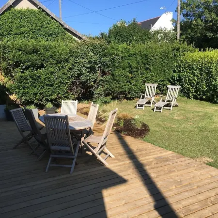 Charming house with garden for 4 to 6 people near the beach of Portzic