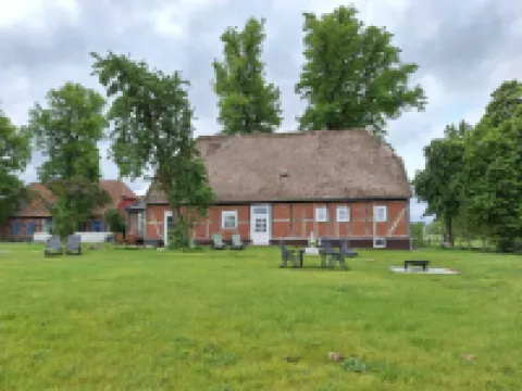 Stilvolle 5 Ferienwohnung in Historischem Gutshaus am Fluss mit Panoramablick レンツェンのホテル