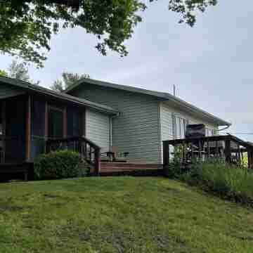 Easy walk to the beach, harbor and downtown, sleeps 6! Hotel Exterior