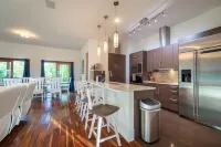 You're Pampered Here - Just 3 Blocks From Park Avenue!