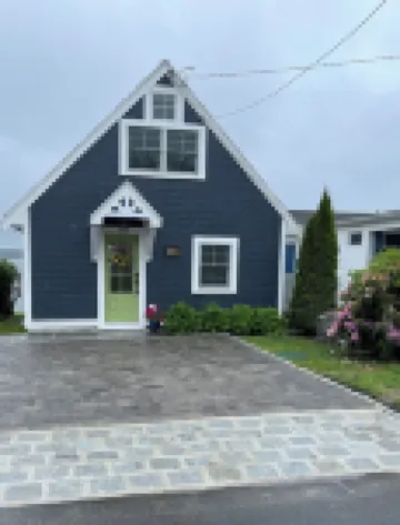 New WATERFRONT home in Portsmouth! Hotels in Portsmouth