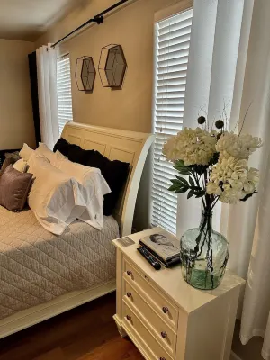 Located in the heart of Houston! Easy access to freeways, sports arenas, & more!
