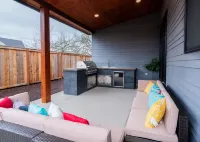 Spacious Modern Escape Near UO Campus - Bungalows