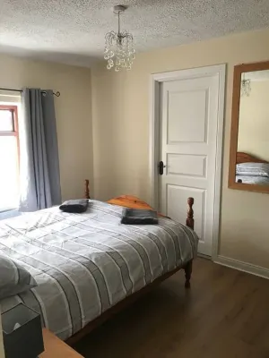 Third tree house located in Garvagh, 4 bedroom, 2 bathroom property 울스터 대학 주변 호텔