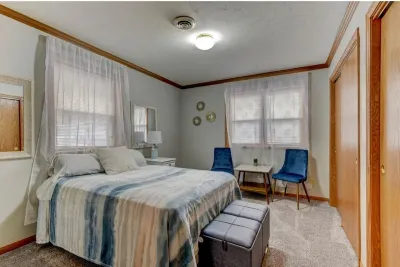 4bed/2bath retreat:Modern comfort, timeless charm. Your Ideal short-term escape. Các khách sạn gần Bellevue University Lozier Professional Center