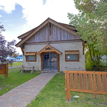 The Combat Fisherman. Entire house. One block to the Beaverhead. Walk to bars/fo