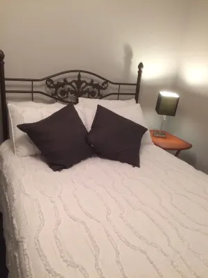 Clean Modern Home,Cozy MINUTES to Airport  and Downtown