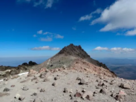Upscale Mountain Retreat • 9 Miles to Lassen National Park • EV Charging
