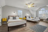 Pet & Family-Friendly 4BR, Sports Court Near NGU Hotels near Fred W. Symmes Chapel