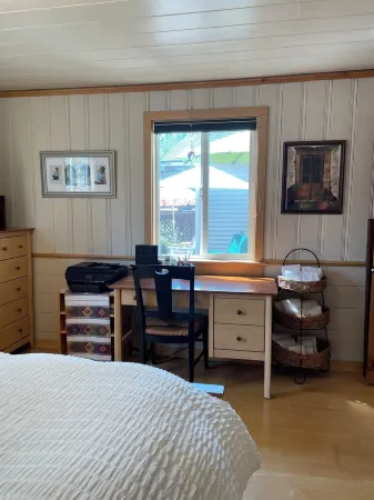 Aspen Ridge Chalet Walk to downtown Truckee and Safeway private hot tub dog ok