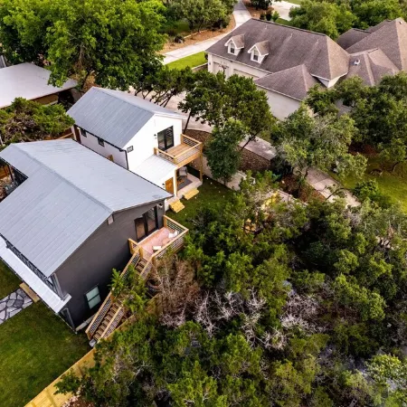 Couple's Lake House - pet friendly - kayaks & SUP boards