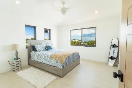 5 bed/4 bath Ocean side, right outside of Tavernier Creek Mile Marker 91