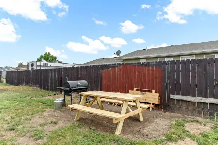 Located near Mt. Rushmore, the Black Hills, Badlands National Park & more!!