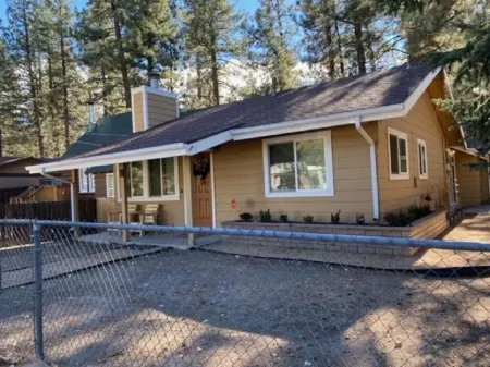 Big Bear Dream Cabin, Jacuzzi, Comfy Beds, Big TVs