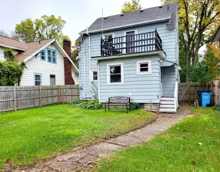 Pet & Family Friendly 3 Bed/1.5 Bath-MSU 10 Min Away! Long Term Renters Welcome!