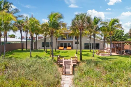 Dream Beach Home Vacation - Direct Beach Access & Exquisite Waterfront Views