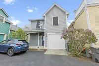 Indy- Mass Ave and Bottleworks District Fountain Square Theatre Building周辺のホテル