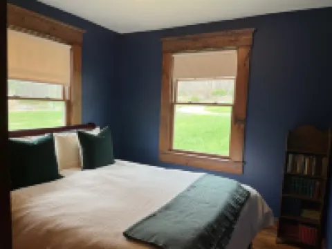 Lehigh Lodge Waterfront- Feat. in Philadelphia Mag. Gorgeous private waterfall!