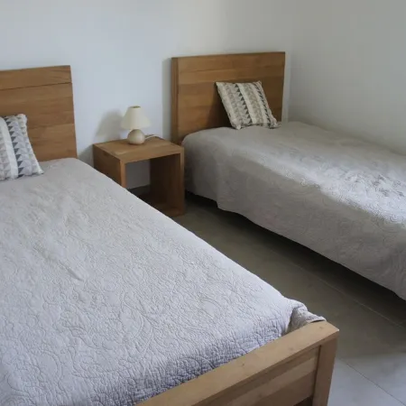 Luxury Apartment, Garden and Terrace, Swimmingpool, Beach 500m Away