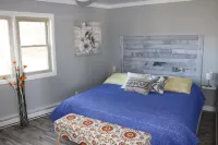 Modern Home w/private hot tub, game room, & Amazing VIEWS