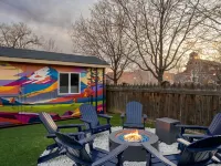 ARCADE - FIRE PIT - HOT TUB - BACKYARD GAMES - OLDE TOWN HISTORIC DISTRICT Hotels in Arvada
