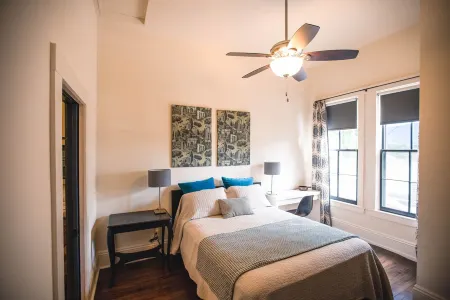 Historic Charm-Modern Elegance in W7th / DT St. Paul Отели рядом с достопримечательностью «Эксель-Энерджи-центр»