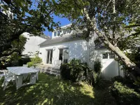 Very pretty villa 2 steps from the sea and beaches in Concarneau فنادق في 