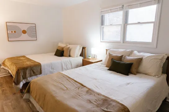 "Morning View 3” Cozy Modern Stay - College/Hiking