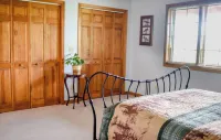 Cozy 1-bedroom log home in scenic rural Carroll County-Delphi