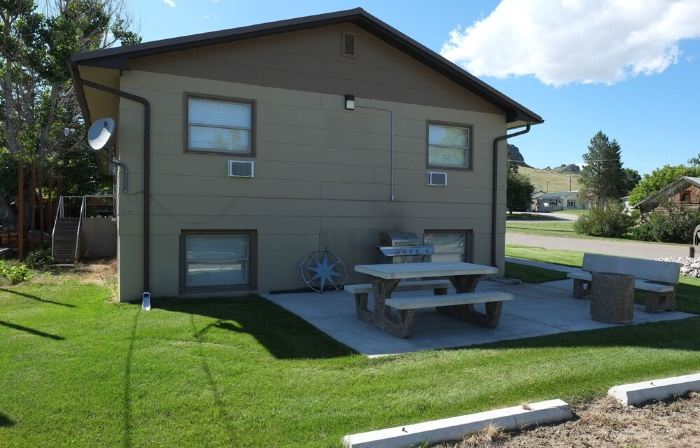 Freshly Remodeled 2 Bedroom, Full Kitchen, living Room Suite, in Cascade unit #4