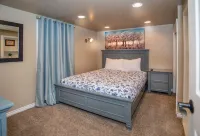 Beautiful Historic Home Near Lake & Downtown 코들레인 호텔