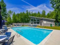 NEW Ski in/out condo with Mt views, hot tub, porch, gym & wifi!