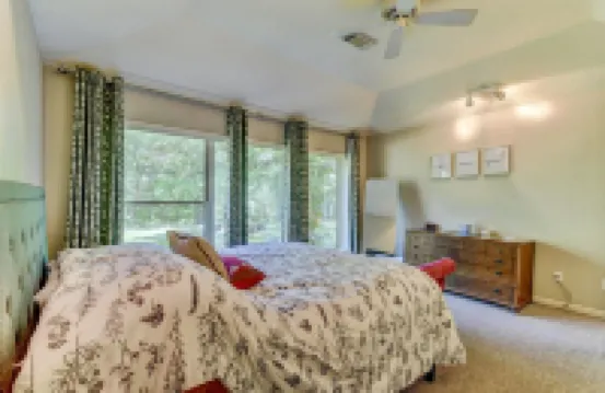 Riverside country retreat with easy access to all that Houston has to offer