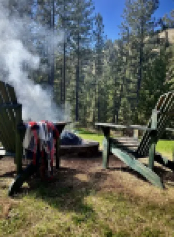 Riverfront Cozy Cabin with spacious hot tub on the Middle Fork Payette River.