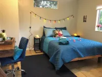 CozyTiki Cottage w/ 2 Private Rooms, Priv Attached Kit/Bath TA-154-746-2656-01 Hotels in Captain Cook