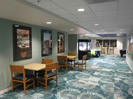 Seaside Getaway: Your Beachfront Resort Retreat on the Promenade. Отели в г. Сисайд