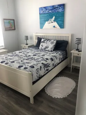 SPECIAL  40% off weekly rentals. Awesome views from three floors!