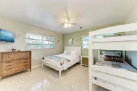 Newly Remodeled Beach Home, only1 mile to Nokomis Beach!