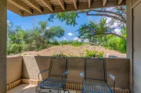 Gorgeous Foothills Condo