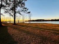 The “IN-LAW” lakefront apartment @ Sunset Estates