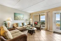 Beach view 3 bedroom condo 2 minute walk from the beach!