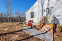 Enchanting 2 Bedroom Cottage, The Fox Den, 258 Acres, Farmville, VA