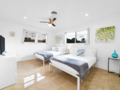 4BR/3BA Miami Welcoming Waterfront Wonder w/ Pool! Hotels in Ojus
