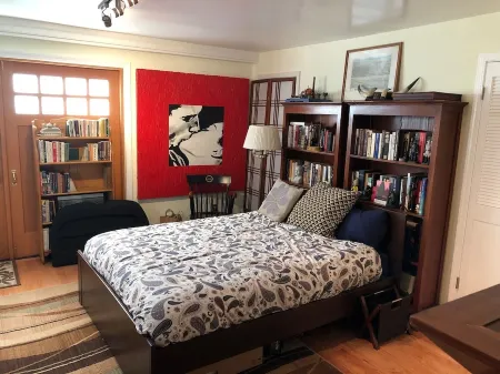 North Berkeley Victorian -- Heart of Gourmet Ghetto - 5 blocks to U.C./ Downtown